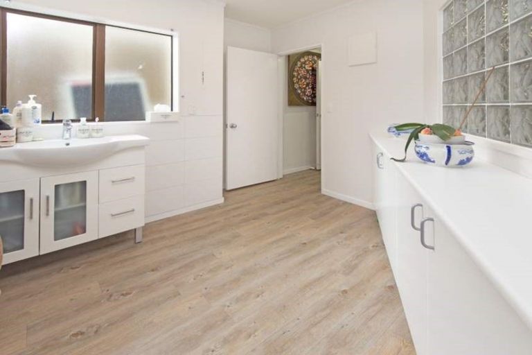 Photo of property in 1312 Whangaparaoa Road, Army Bay, Whangaparaoa, 0930