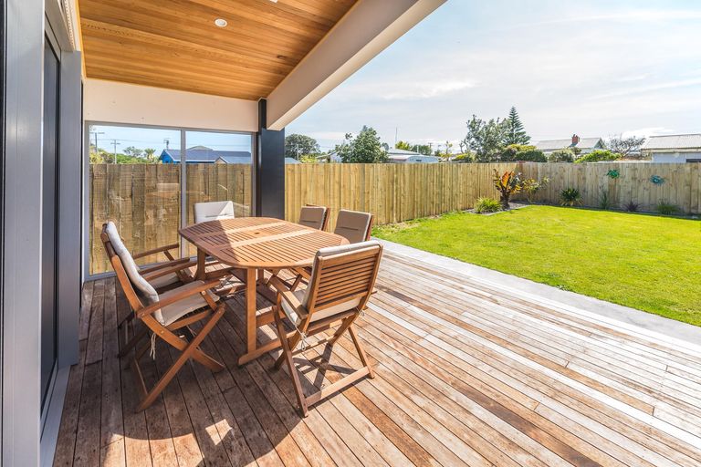 Photo of property in 3 Kamahi Street, Castlecliff, Whanganui, 4501