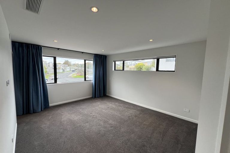 Photo of property in 14a September Place, Forrest Hill, Auckland, 0620