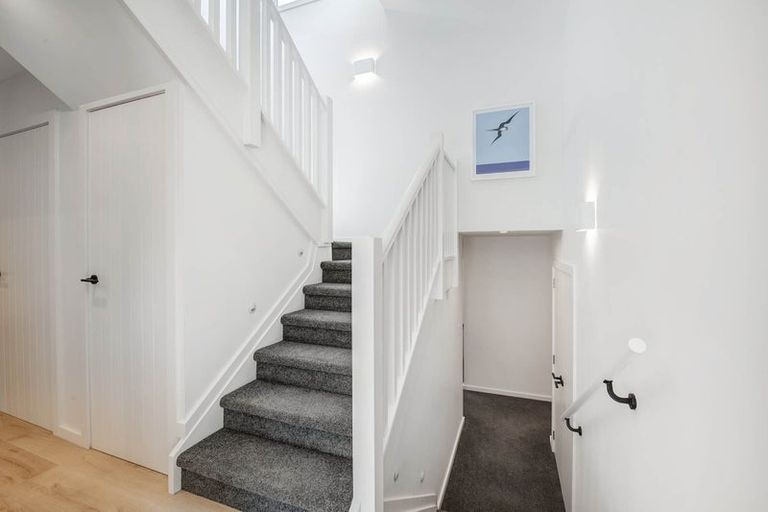 Photo of property in 1 Domain Crescent, Muriwai, Waimauku, 0881