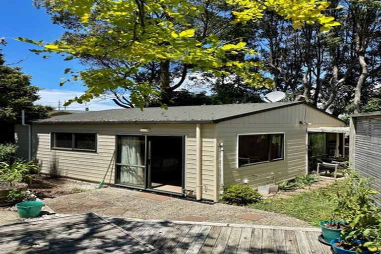 Photo of property in 11 Thalia Place, Totara Vale, Auckland, 0629