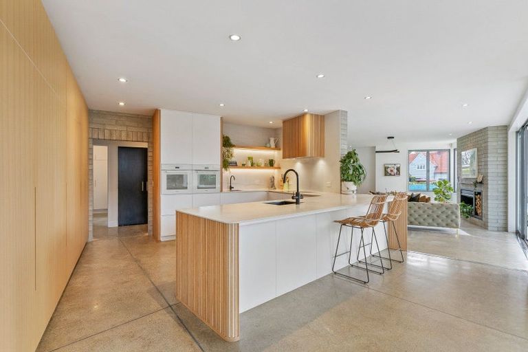 Photo of property in 33a Stanley Point Road, Stanley Point, Auckland, 0624