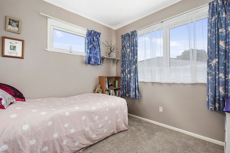 Photo of property in 13 Pendlebury Street, Green Bay, Auckland, 0604