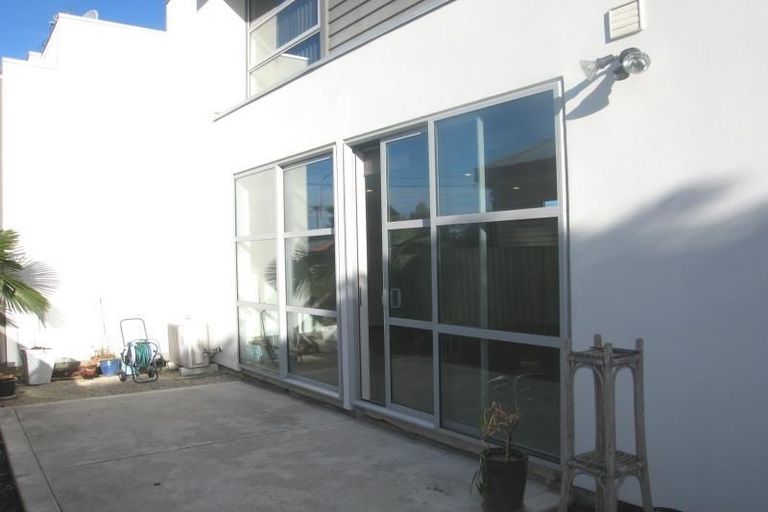 Photo of property in 545 Barbadoes Street, Edgeware, Christchurch, 8013
