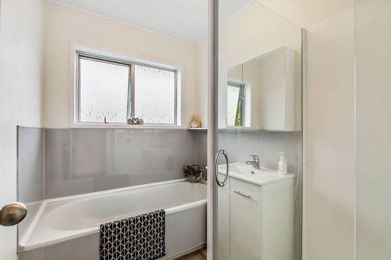 Photo of property in 1/27 Mannering Place, Hillcrest, Auckland, 0627