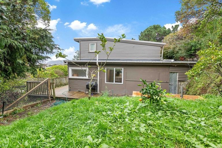Photo of property in 14 Grays Road, Plimmerton, Porirua, 5026