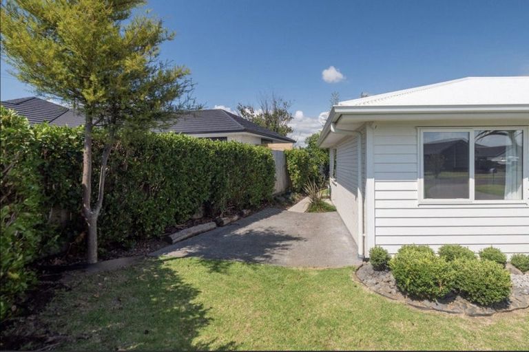 Photo of property in 30 Charlotte Drive, Omokoroa, 3114