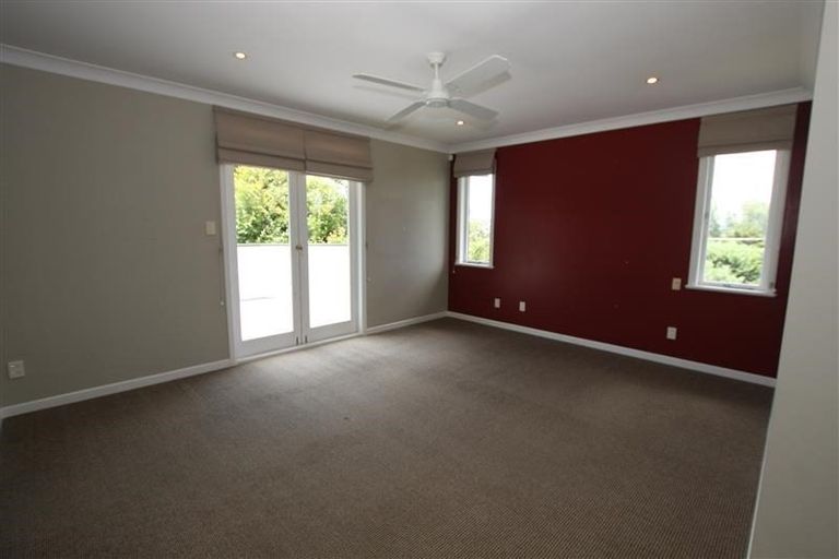 Photo of property in 24 Glenfern Road, Mellons Bay, Auckland, 2014