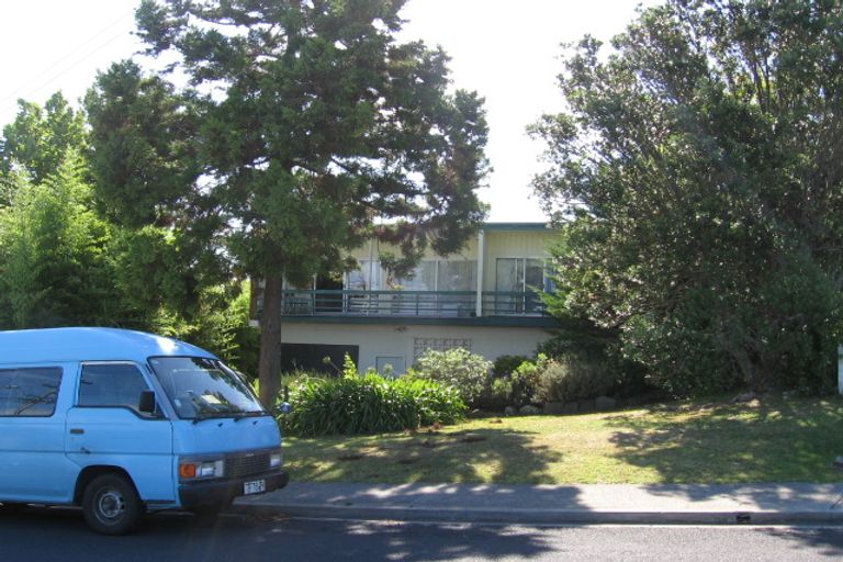 Photo of property in 44 Woodlands Crescent, Browns Bay, Auckland, 0630
