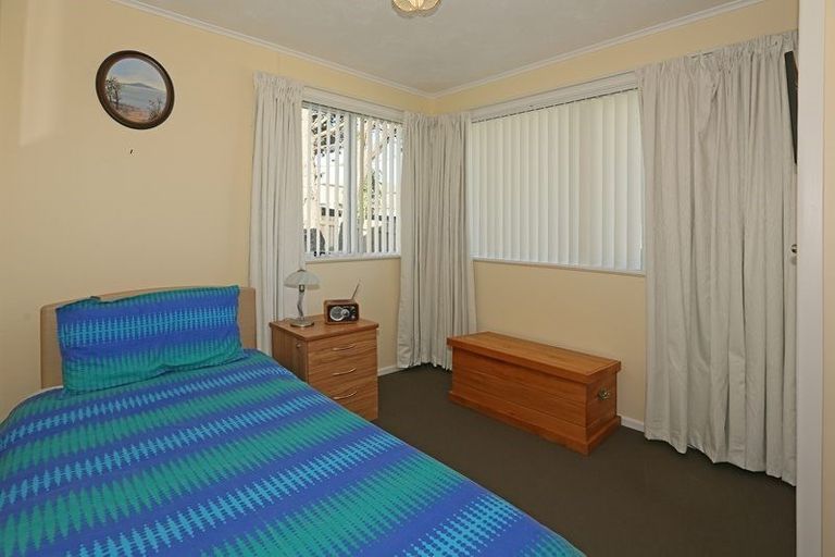 Photo of property in 11 Sheehan Road, Te Atatu South, Auckland, 0610