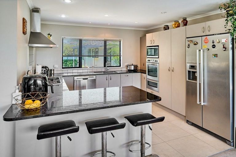 Photo of property in 21 View Road, Titahi Bay, Porirua, 5022