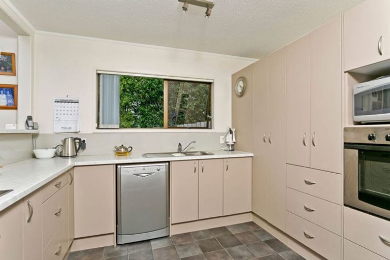 Photo of property in 12 Palliser Lane, Browns Bay, Auckland, 0630