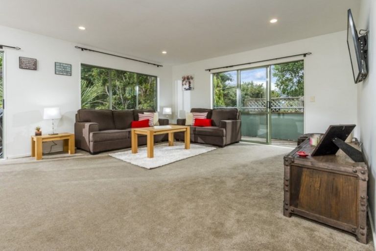 Photo of property in 2/14 Fitzwilliam Drive, Torbay, Auckland, 0630