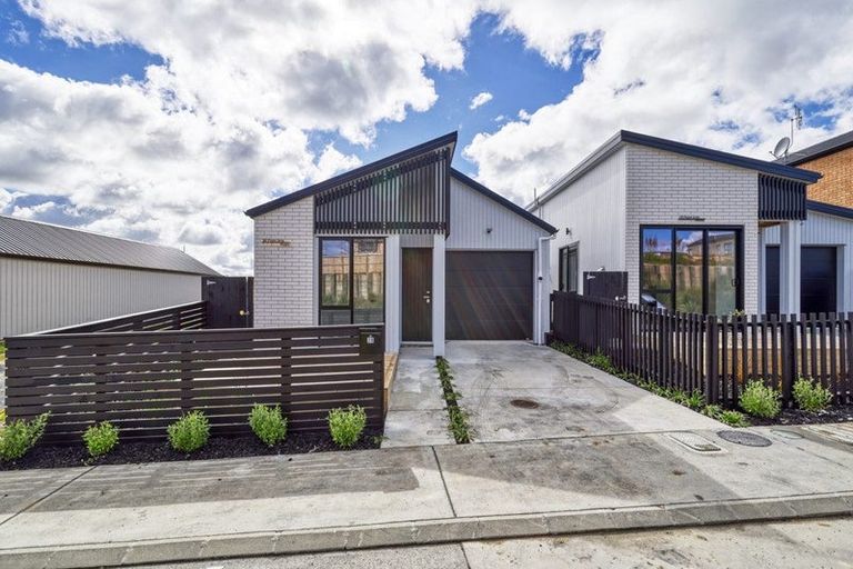 Photo of property in 20 Papai Lane, Massey, Auckland, 0614
