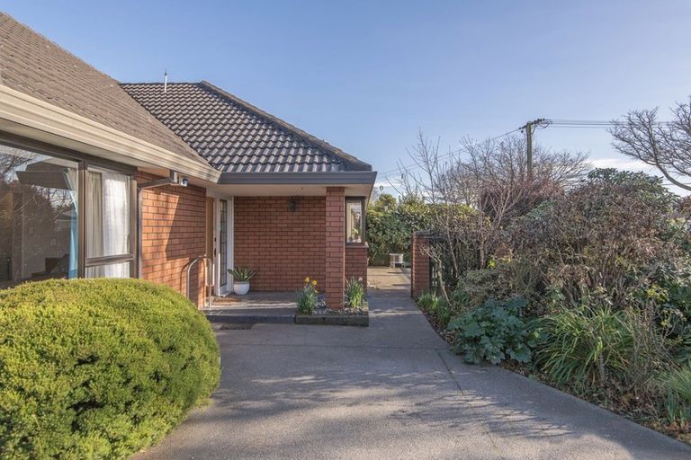 Photo of property in 1/423 Harewood Road, Harewood, Christchurch, 8051
