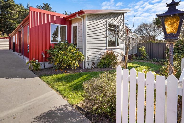 Photo of property in 17 Kiwi Avenue, Waikuku Beach, 7473