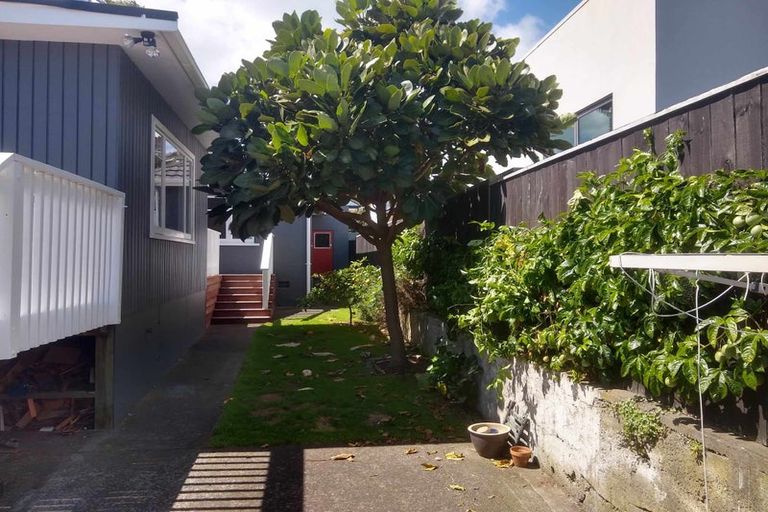 Photo of property in 206 Powderham Street, New Plymouth, 4310