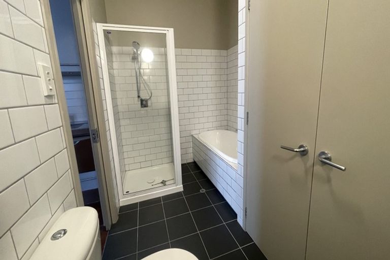 Photo of property in 98 Riddiford Street, Newtown, Wellington, 6021