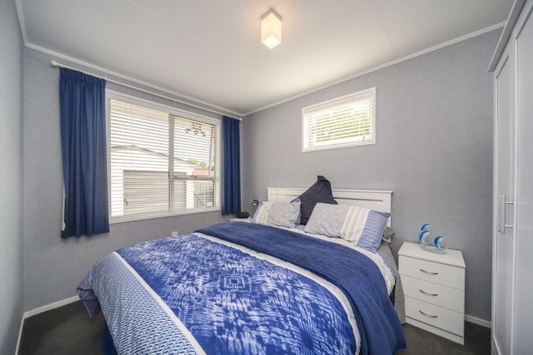 Photo of property in 64 Apollo Parade, Milson, Palmerston North, 4414