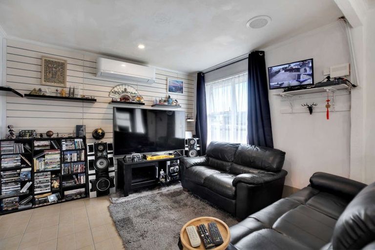 Photo of property in 25 Lambeth Crescent, Northcote, Christchurch, 8052