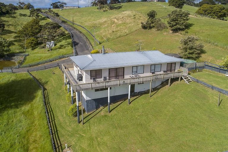 Photo of property in 220 Anderson Road, Helensville, 0875