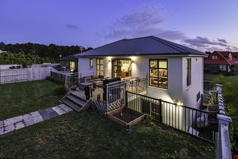 Photo of property in 77 Calluna Crescent, Totara Heights, Auckland, 2105