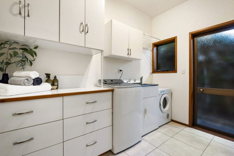 Photo of property in 22 John Dee Crescent, Red Beach, 0932