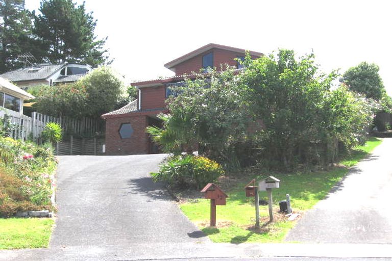 Photo of property in 32 Ronald Macken Place, Windsor Park, Auckland, 0632