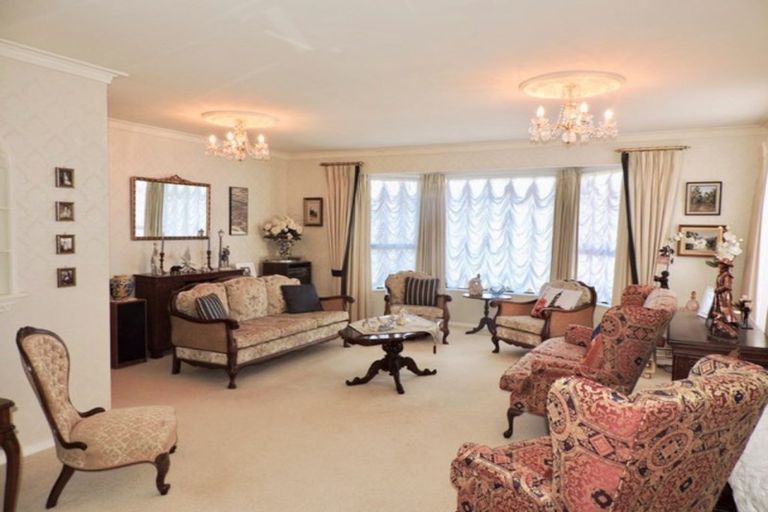 Photo of property in 12 Ordley Grove, Tawa, Wellington, 5028