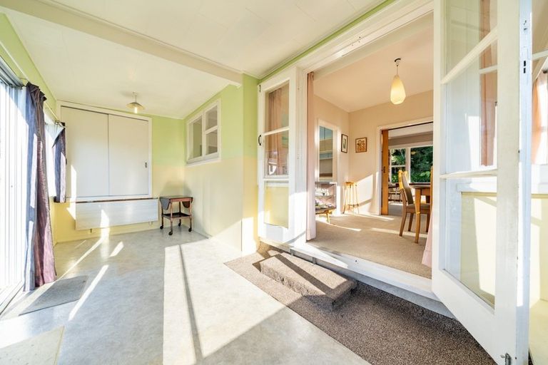 Photo of property in 23 Pinehaven Road, Pinehaven, Upper Hutt, 5019