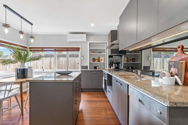 Photo of property in 521a Devonport Road, Tauranga South, Tauranga, 3112