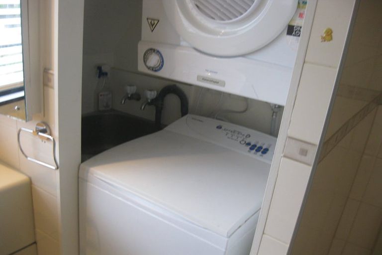 Photo of property in 2/27 Macdonald Crescent, Te Aro, Wellington, 6011