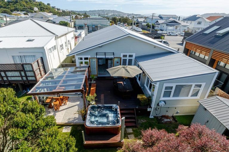 Photo of property in 9 Wha Street, Lyall Bay, Wellington, 6022