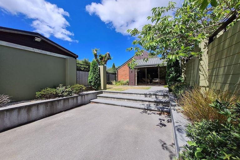 Photo of property in 4 Regalwood Close, Parklands, Christchurch, 8083