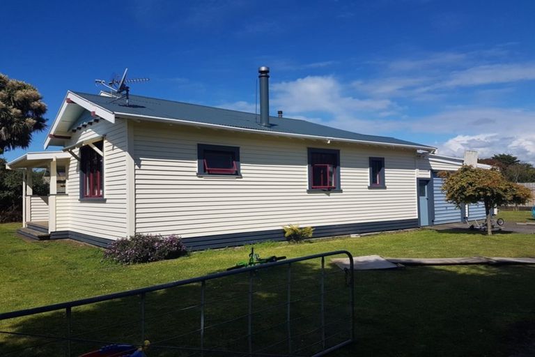 Photo of property in 18 Park Lane, Waitara, 4320