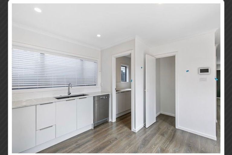 Photo of property in 8 Waihanga Way, Bucklands Beach, Auckland, 2014