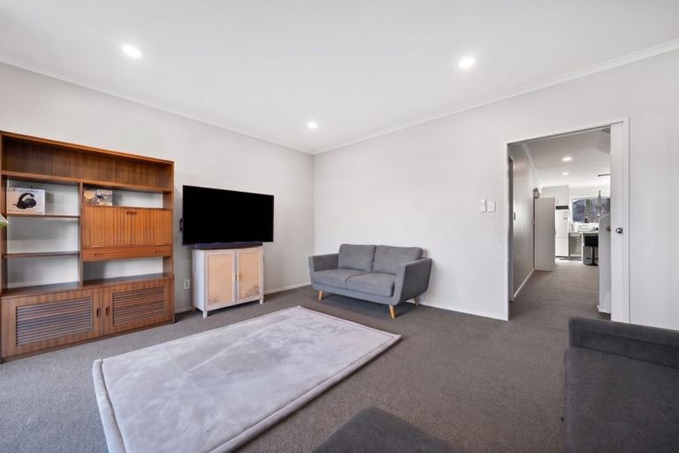 Photo of property in 25 Warbler Crescent, Papakura, 2110