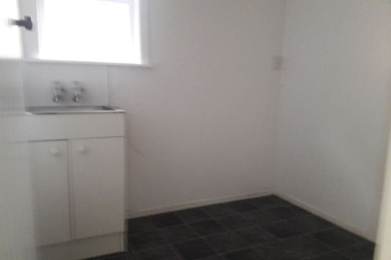 Photo of property in 1/6 Woodall Place, Totara Vale, Auckland, 0627