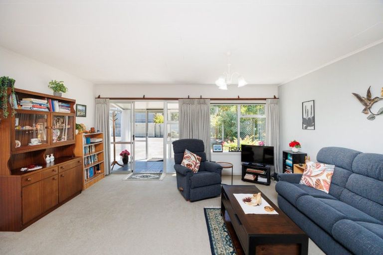 Photo of property in 3 Ruamahanga Crescent, Terrace End, Palmerston North, 4410