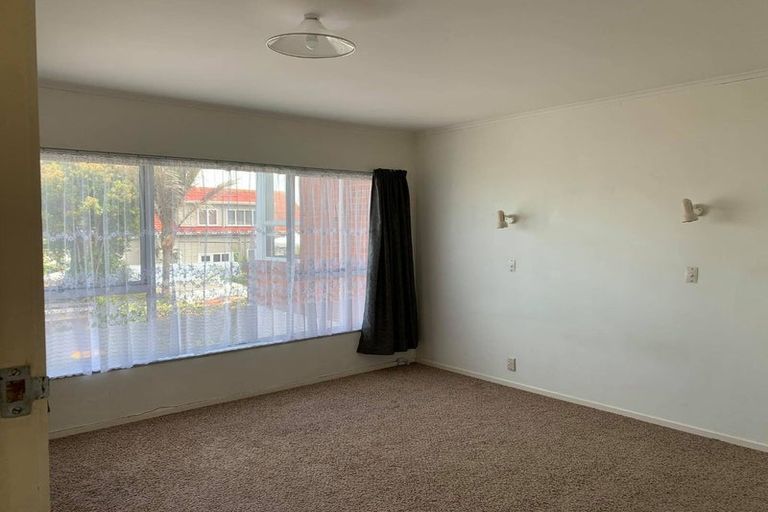 Photo of property in 3/83 Sylvan Avenue, Northcote, Auckland, 0627