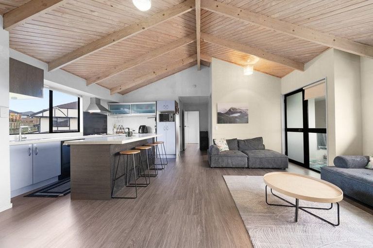 Photo of property in Oakwood Manor, 608c Massey Road, Mangere, Auckland, 2022