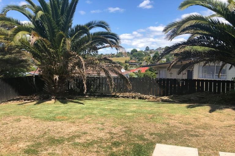 Photo of property in 37 Triangle Road, Massey, Auckland, 0614