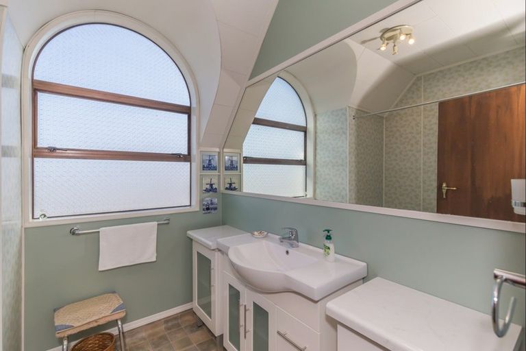 Photo of property in 37 Weraroa Road, Levin, 5510