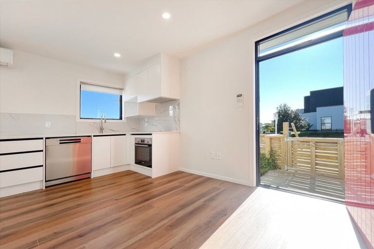 Photo of property in 21 Tahingamanu Road, Hobsonville, Auckland, 0616