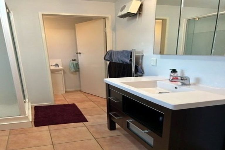 Photo of property in 124 Taylor Terrace, Tawa, Wellington, 5028