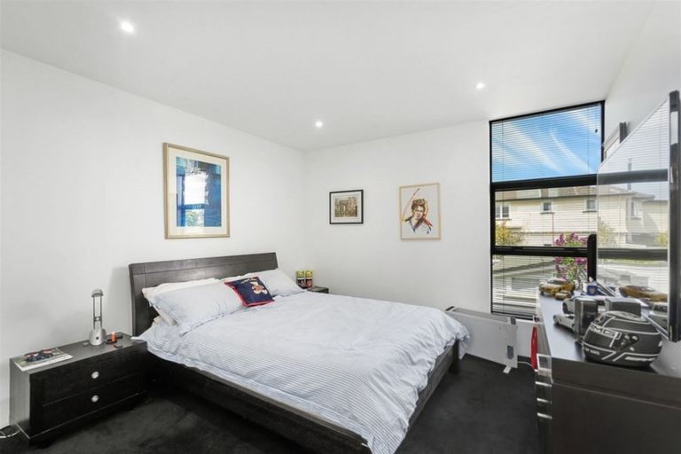Photo of property in 116 Aikmans Road, Merivale, Christchurch, 8014