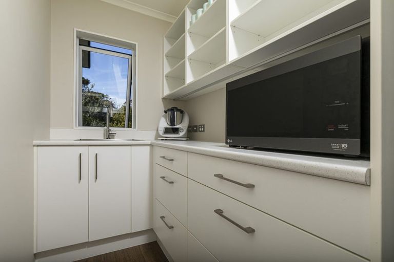 Photo of property in 29d Greenhithe Road, Greenhithe, Auckland, 0632