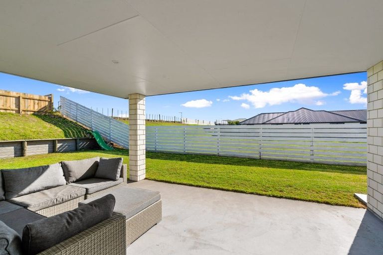 Photo of property in 76 Stace Hopper Drive, One Tree Point, 0118