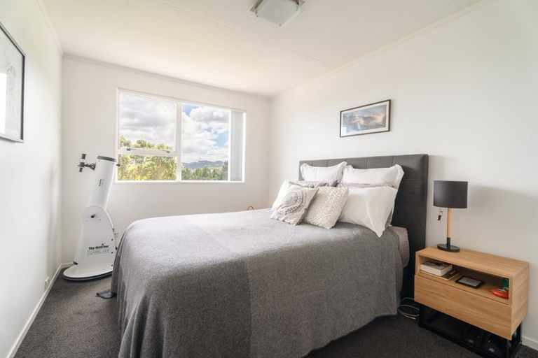 Photo of property in 12a Kingsbridge Place, Newlands, Wellington, 6037