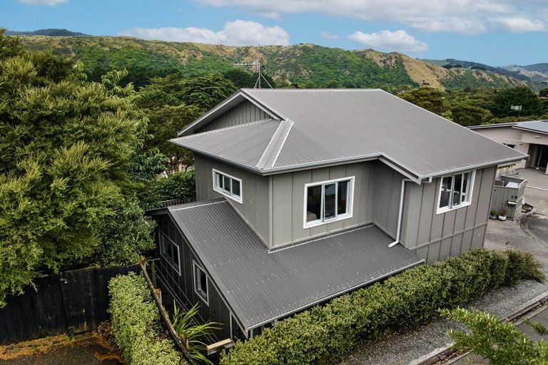 Photo of property in 15 Charlotte Way, Raumati South, Paraparaumu, 5032